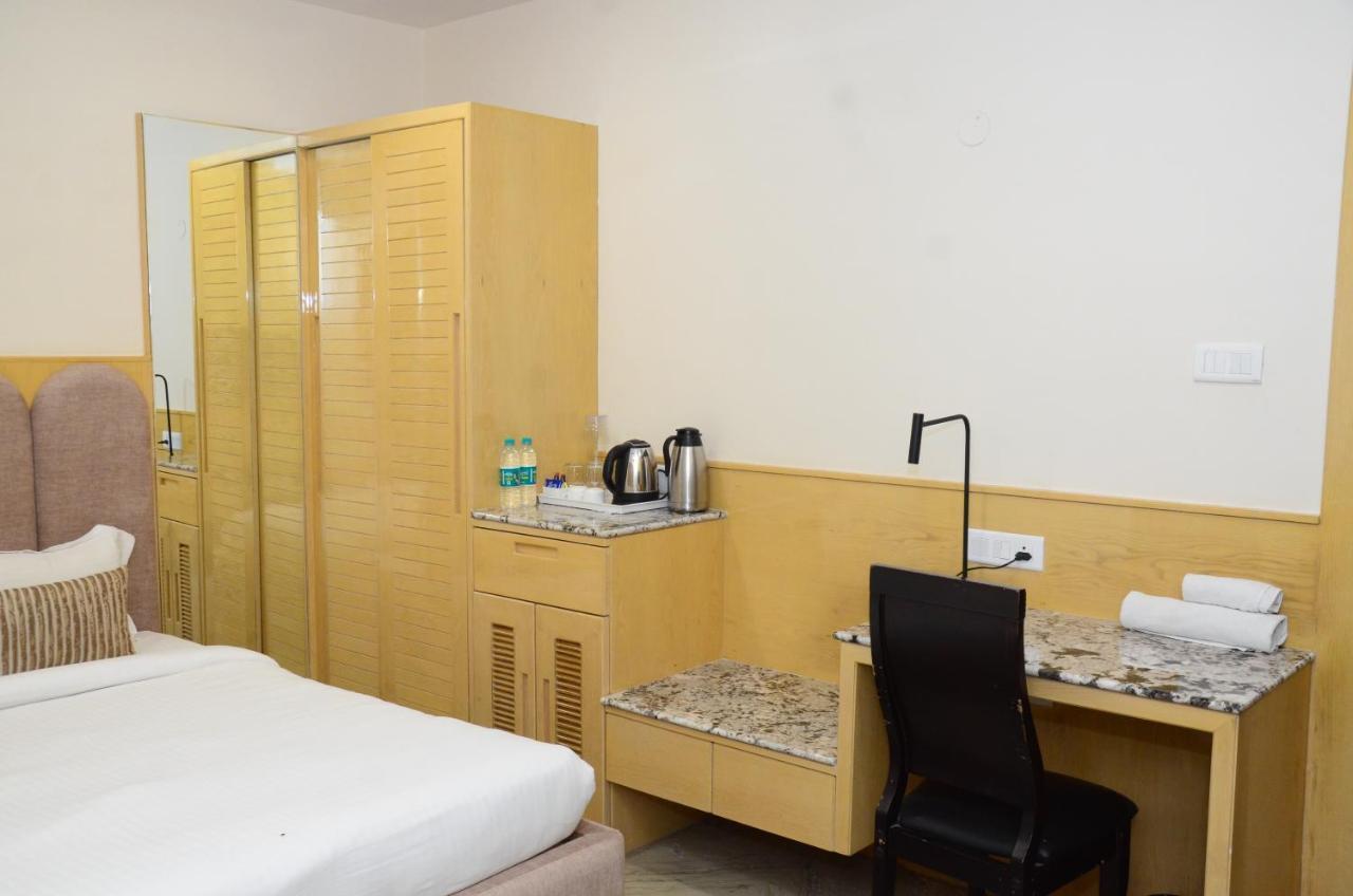 Crytsal Residency Hotell Ranchi Exteriör bild