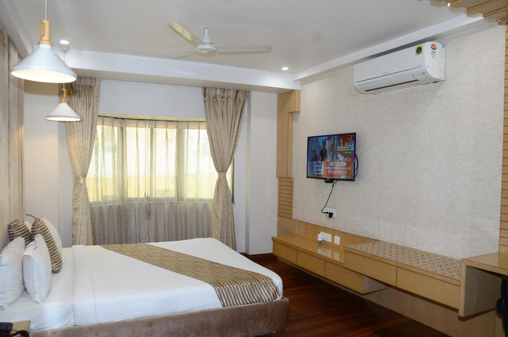 Crytsal Residency Hotell Ranchi Exteriör bild