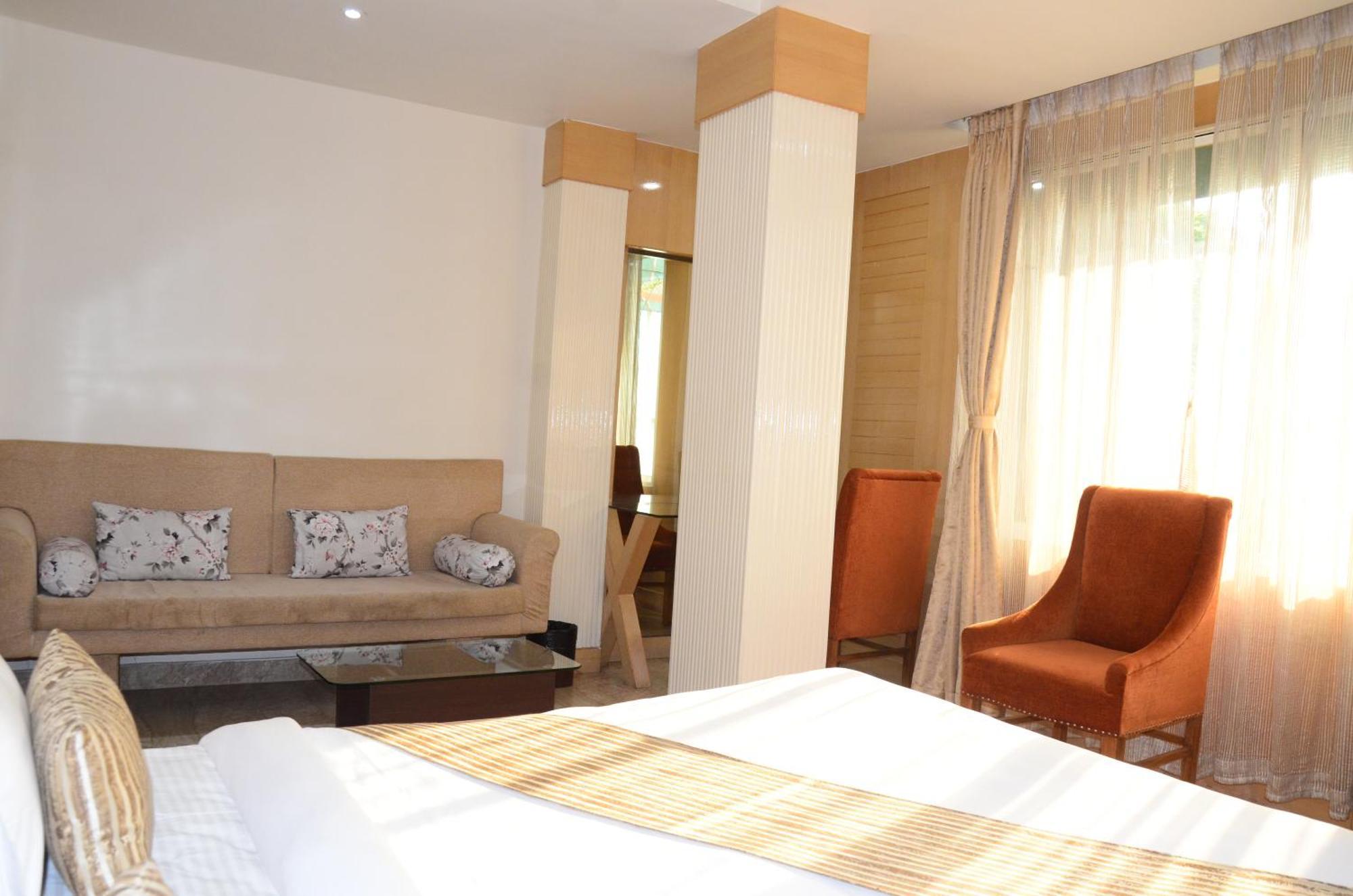 Crytsal Residency Hotell Ranchi Exteriör bild