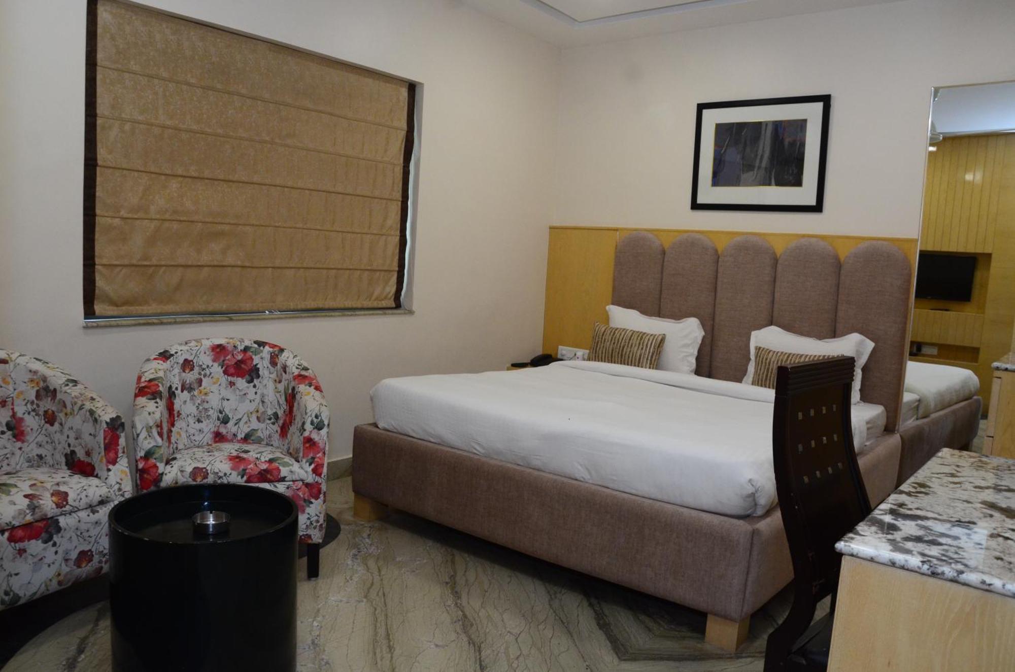 Crytsal Residency Hotell Ranchi Exteriör bild